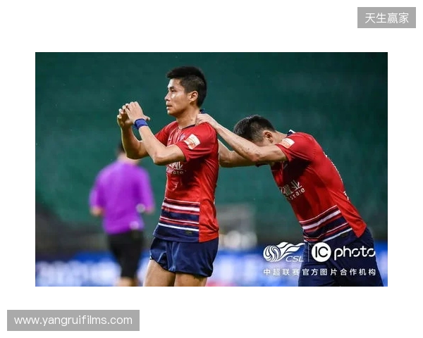 黄希扬:若不影响中超备战也有时间的话,还是想踢一踢“渝超” 黄希扬:若不影响中超备战也有时间的话,还是想踢一踢“渝超”